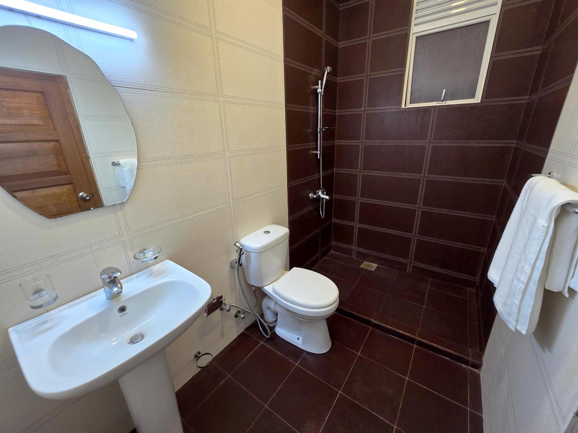 Hotel Marutham キリノッチ エクステリア 写真
