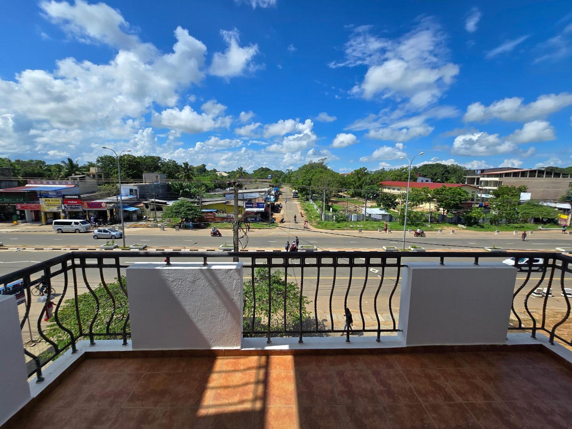 Hotel Marutham キリノッチ エクステリア 写真
